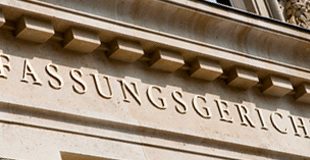 Qualifikation von „Poker“ als Glückspiel und die Einrichtung von einem Pokersalon